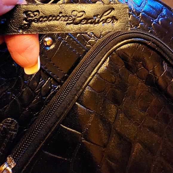 Leather Travel Bag - Picture 3 of 12